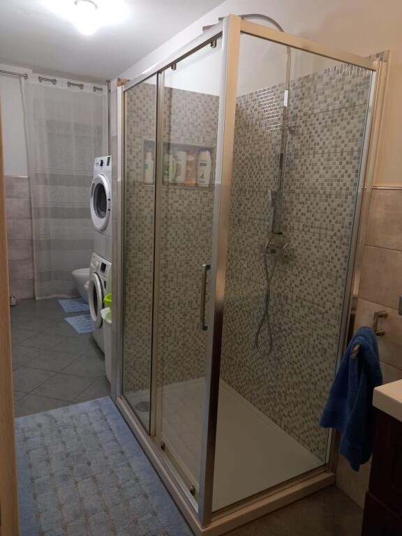 SHITET VILË 3-KATËSHE NË ARAPAJ – PAMJE NGA DETI