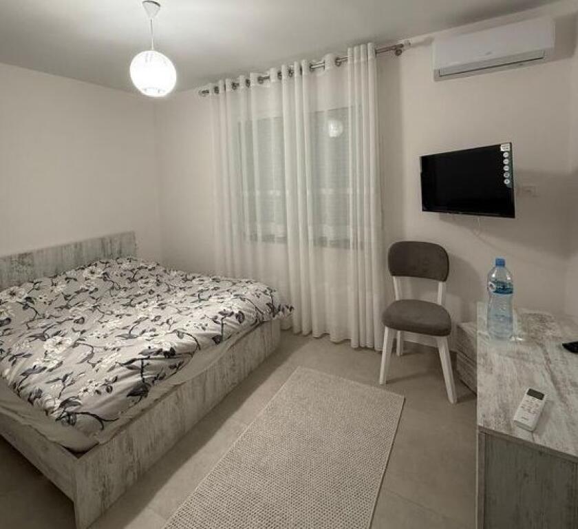 Japet me qera Apartament 2+1  tek Selvia
