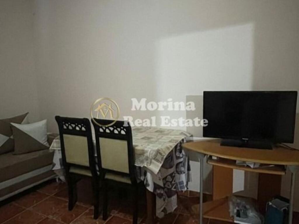 Qera | Shtëpi private 1 + 1 | Rruga Riza Cerova-Medrese | 300 €/muaj