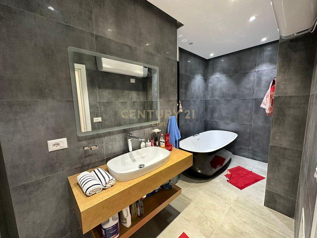 VENDIAMO APPARTAMENTO 2+1+2 A VOLLGA AL 27KATESHI! 360.000 € Superficie Totale 131m2