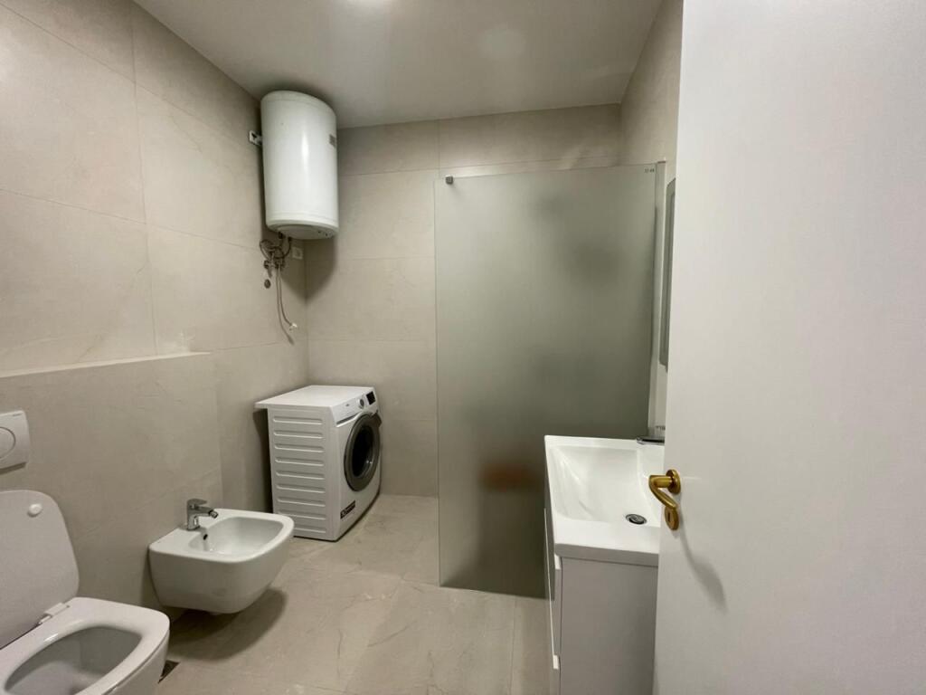 Apartament modern 2+1 me qira te Rruga e Kavajes!