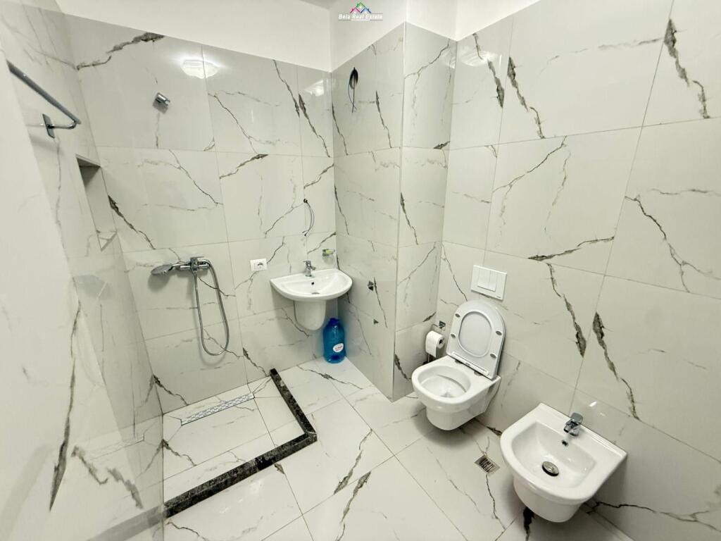 Zyre Me Qera 2+1 Tek Zogu i Zi (ID BZ2767) Tirane