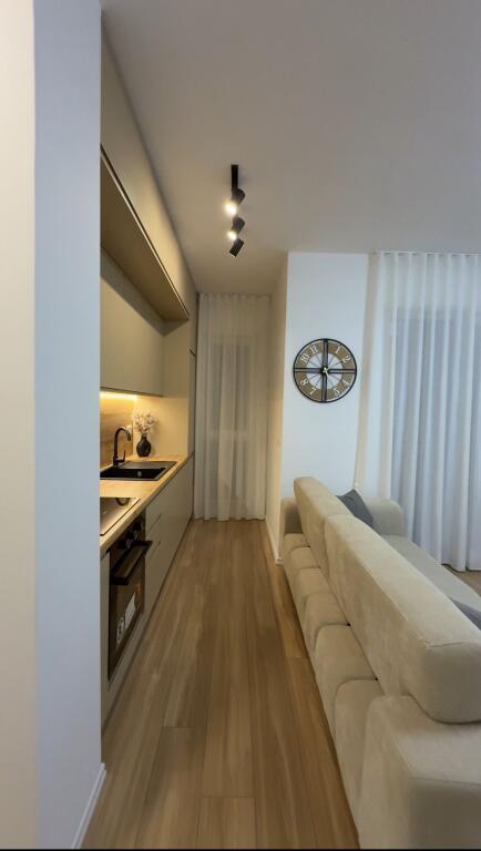 Jepet me qira apartament 1+1 – Bulevardi i Ri, Jordan Misja