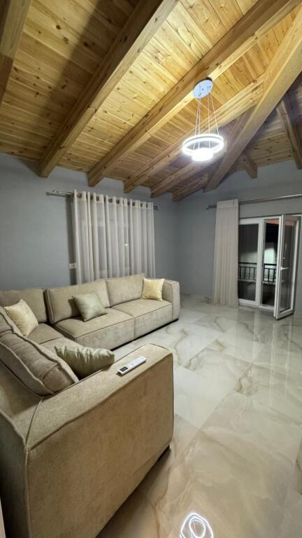 !!!SUPER SHTEPI ME QERA NE FARK!!!