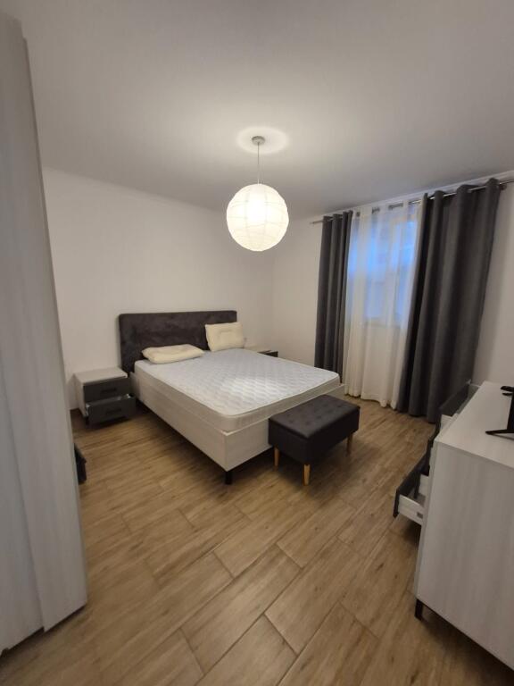 1+1,shpi private 1 kateshe,te barrikadat,500 mije leke