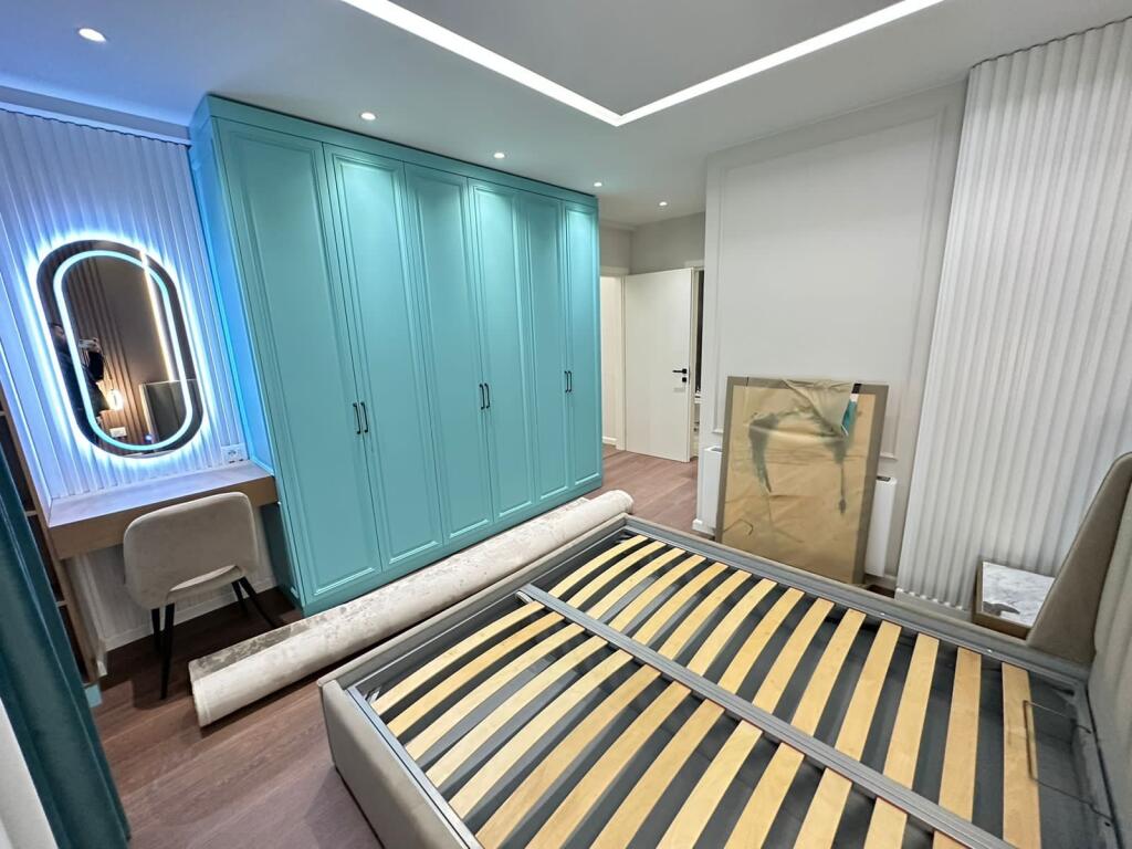 Apartament me qera 2+1+2+parkim Rruga e Kosovareve