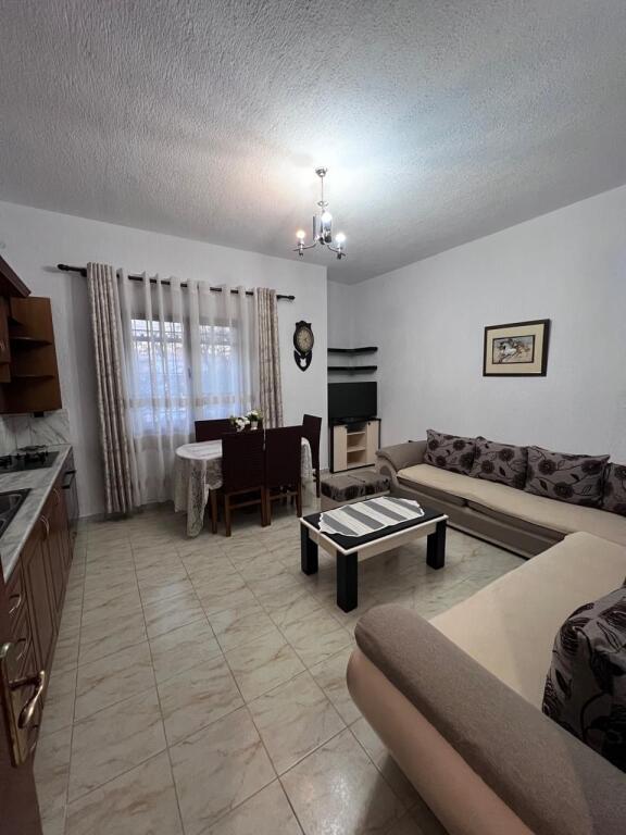 2+1, casa privata, a Marin Barleti a Selite, 450 euro