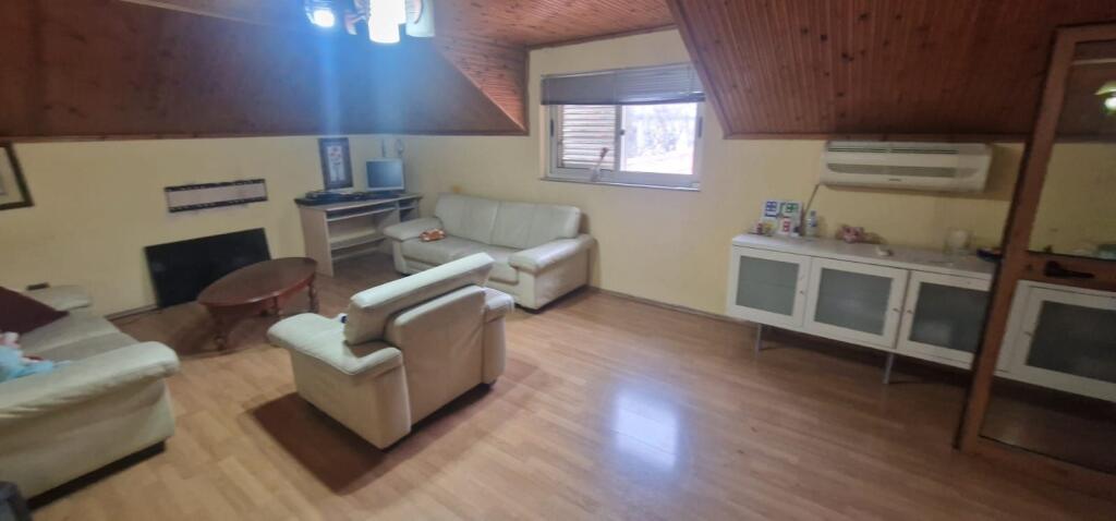 Jepet me qera vile 2-kateshe te Brryli