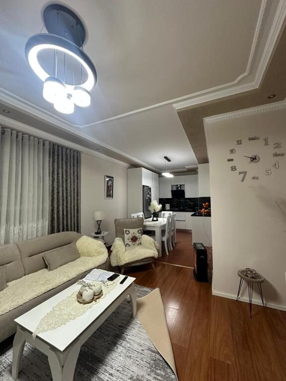 SHITET 2+1+2 TUALETE ASTIR PRANE BAR ARTISTIT