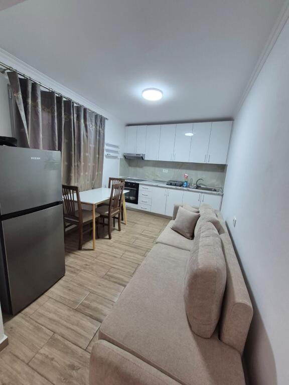 1+1,shpi private 1 kateshe,te barrikadat,500 mije leke