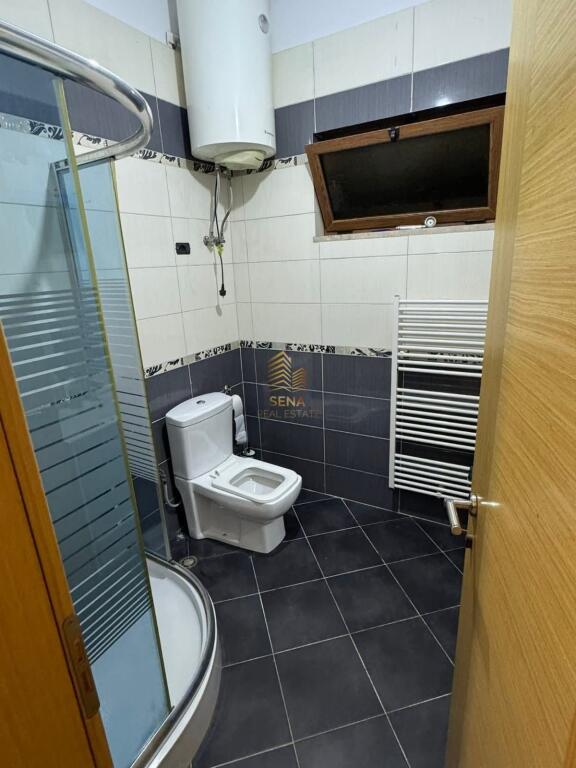 Affitto, Ingresso Privato 1+1+ 1 Posto Auto, Shkoze – vicino al sottopasso del Grande Anello, 40.000 Lek/mese