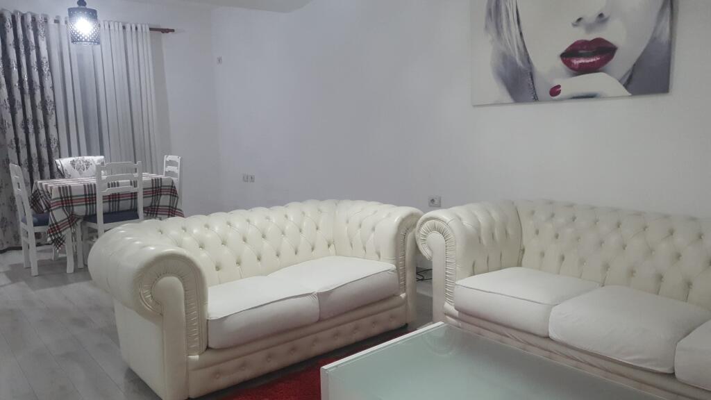 Apartament 2+1+ Kuzhine e vecuar ne Bllok!