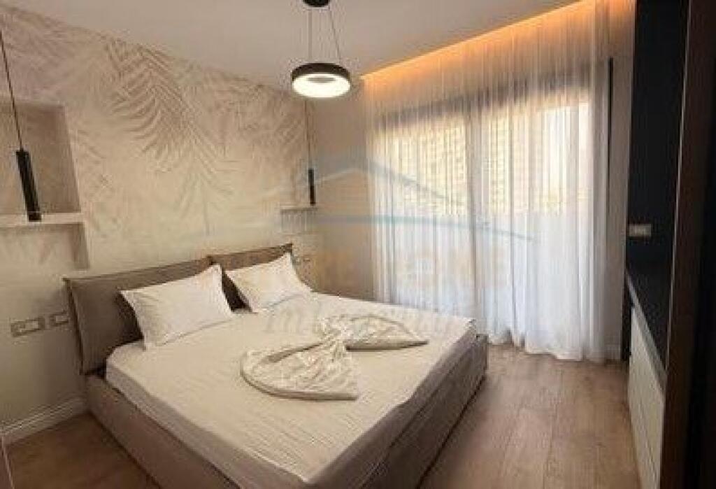 Shitet, Apartament 2+1+2+Depo, Rruga e Elbasanit, Tiranë.