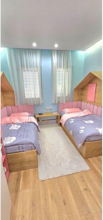 SHITET APARTAMENT 2+1+2 ME 3 BALLKONE + PARKIM, tek LIQENI I THATË!