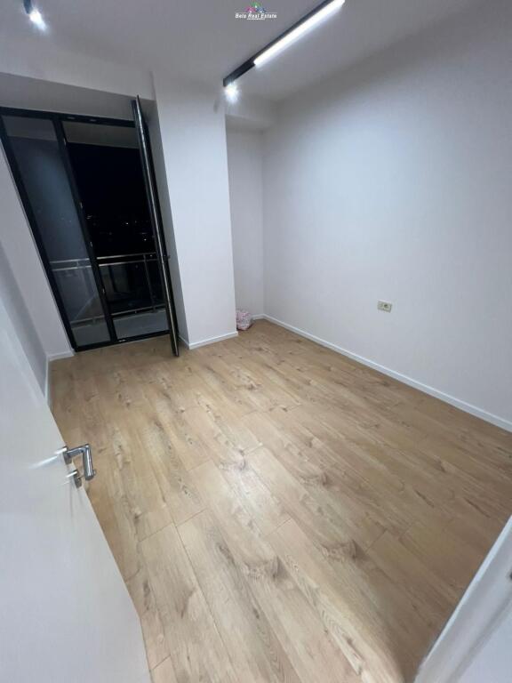 Zyre Me Qera 2+1 Tek Mine Peza (ID BZ2764) Tirane