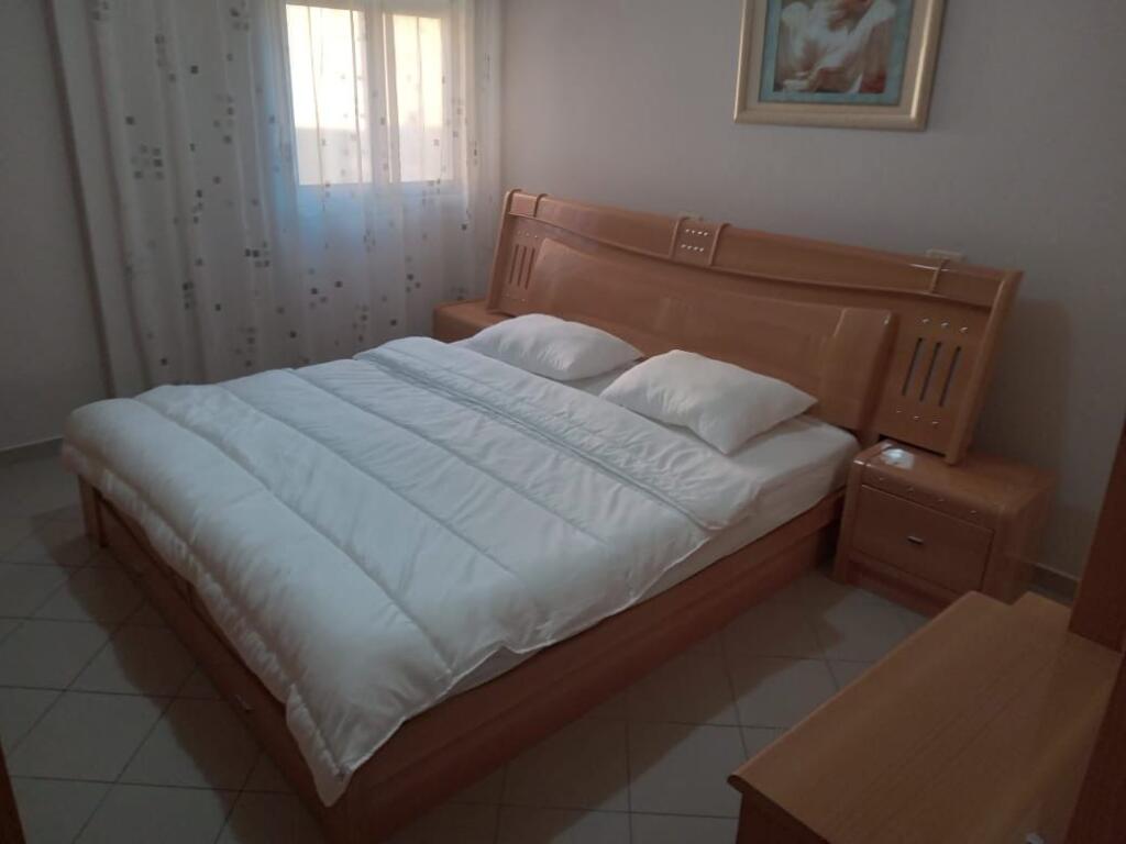 Apartament 2+1 me qira tek Komuna e Parisit!