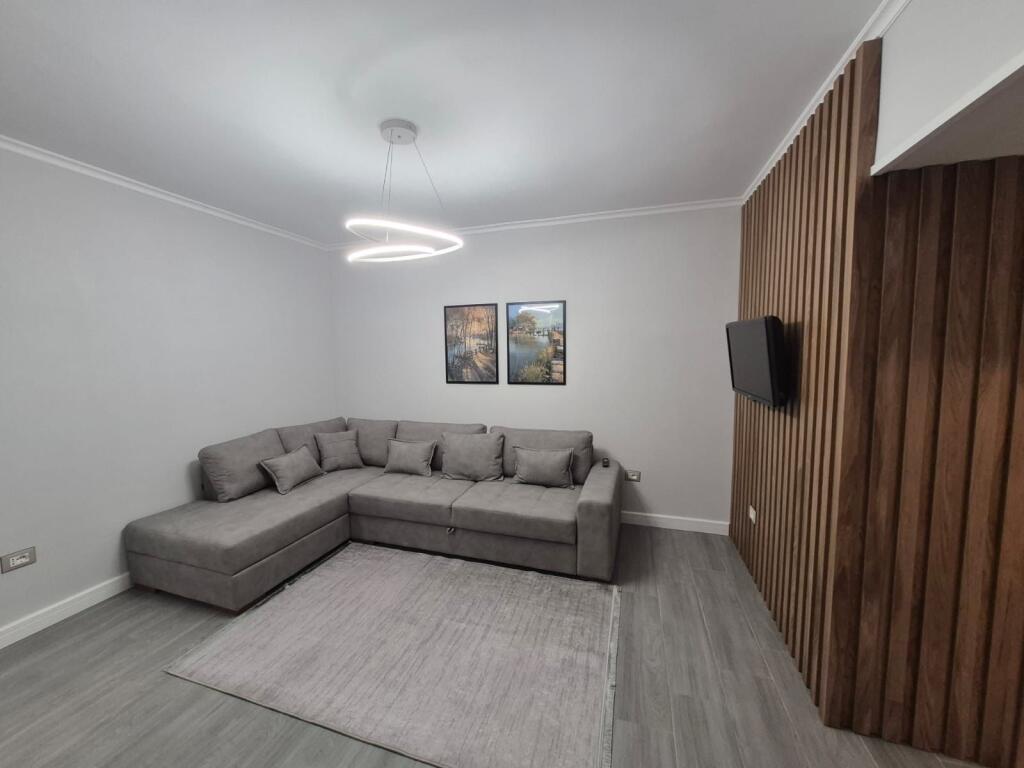 1+1,furnished for the first time,red school,550 thousand lek