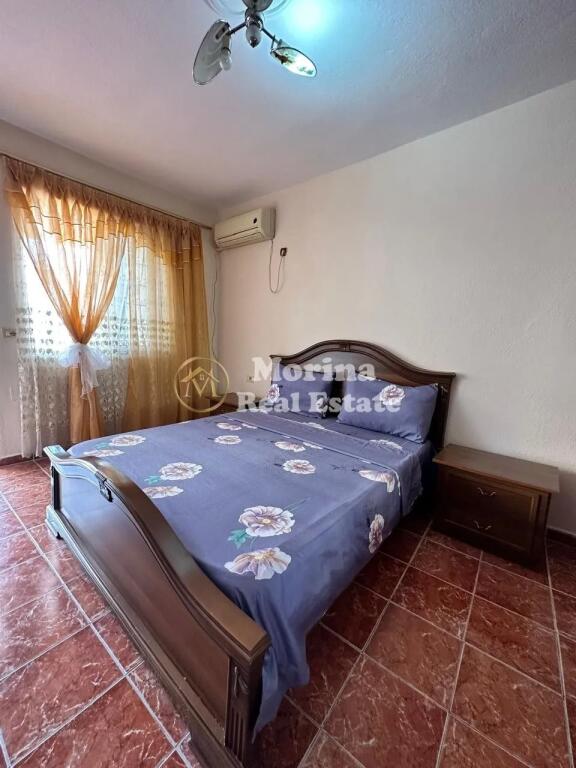 Qera | Shtëpi private 1 + 1 | Rruga Riza Cerova-Medrese | 300 €/muaj