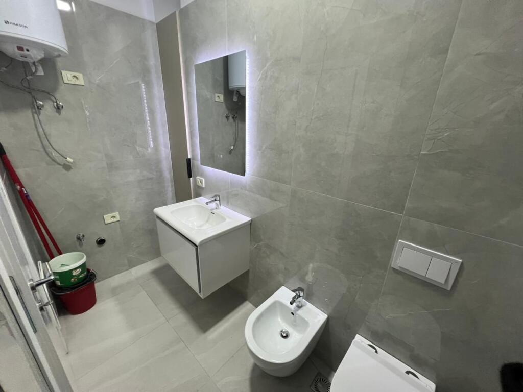 APARTAMENTE 2+1+POST PARKIMI ME QIRA - REZIDENCA GOLDEN TOWER