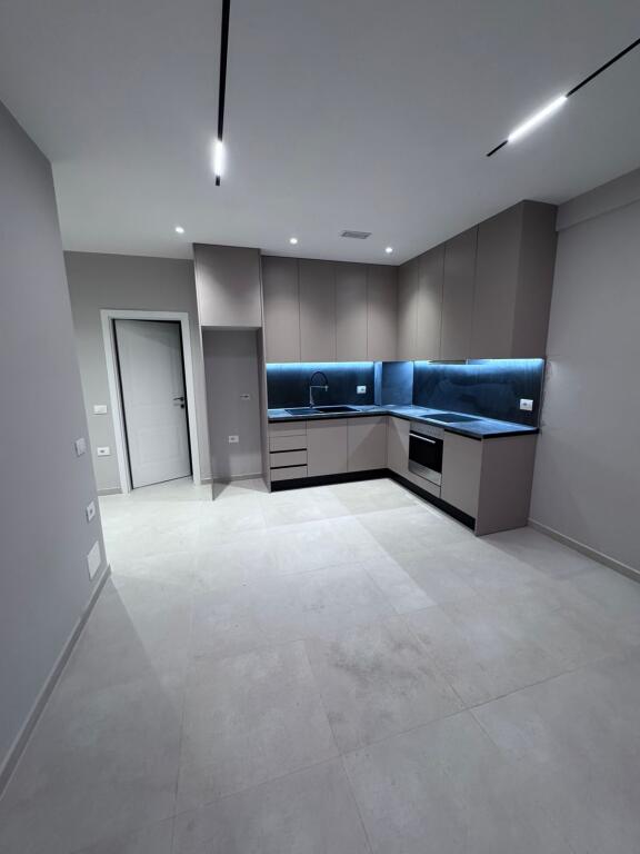 🏡 APARTAMENT ME QERA 1+1 – Rruga 5 maji 400€ (tek Concord)!!