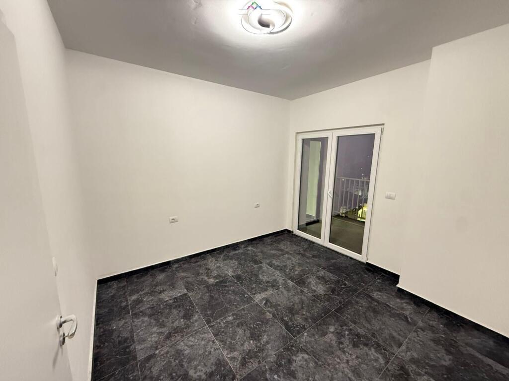 Zyre Me Qera 2+1 Tek Zogu i Zi (ID BZ2767) Tirane