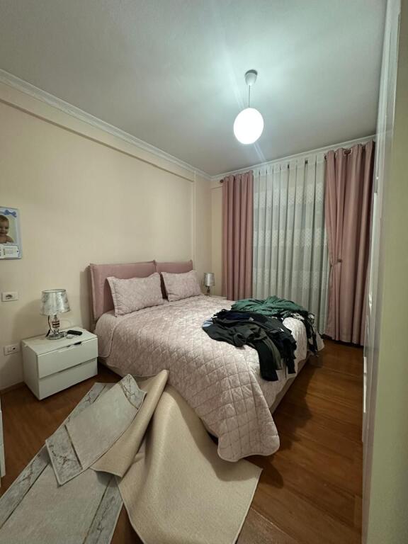 SHITET 2+1+2 TUALETE ASTIR PRANE BAR ARTISTIT