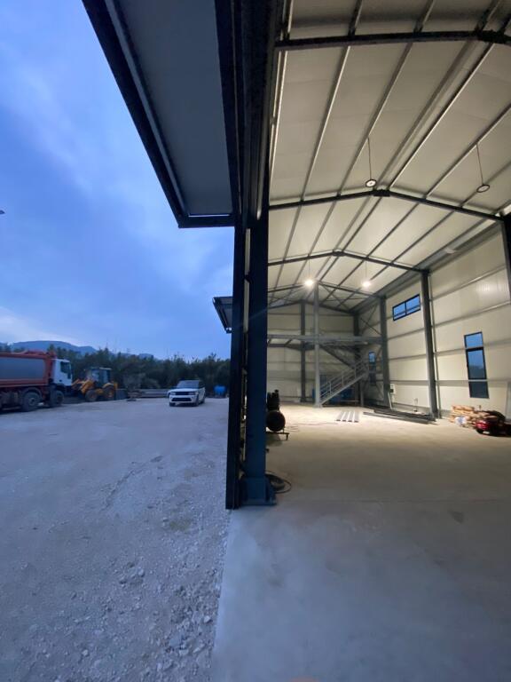 Kapanon 300m2 me qera