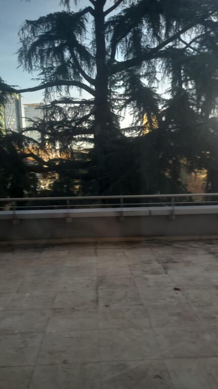 Jepet  me qera ambient  biznesi  3 +1+2  sky towers  