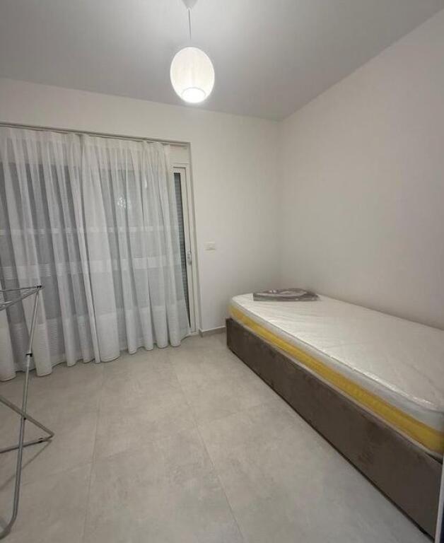 Japet me qera Apartament 2+1  tek Selvia