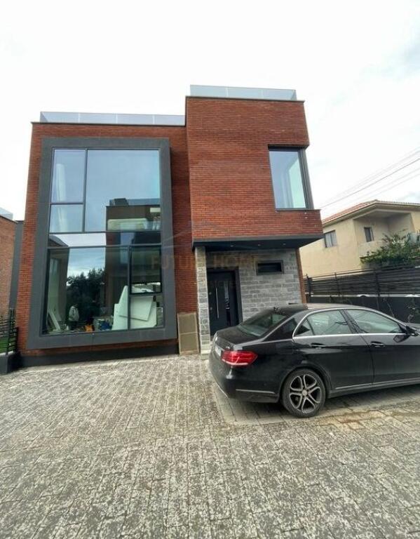 Vile ne shitje ne Farke, Tirane