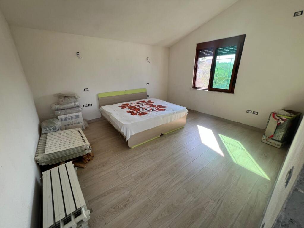 SHITET VILË 3-KATËSHE NË ARAPAJ – PAMJE NGA DETI