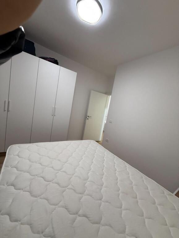 Jepet me qira apartament 1+1 – Bulevardi i Ri, Jordan Misja