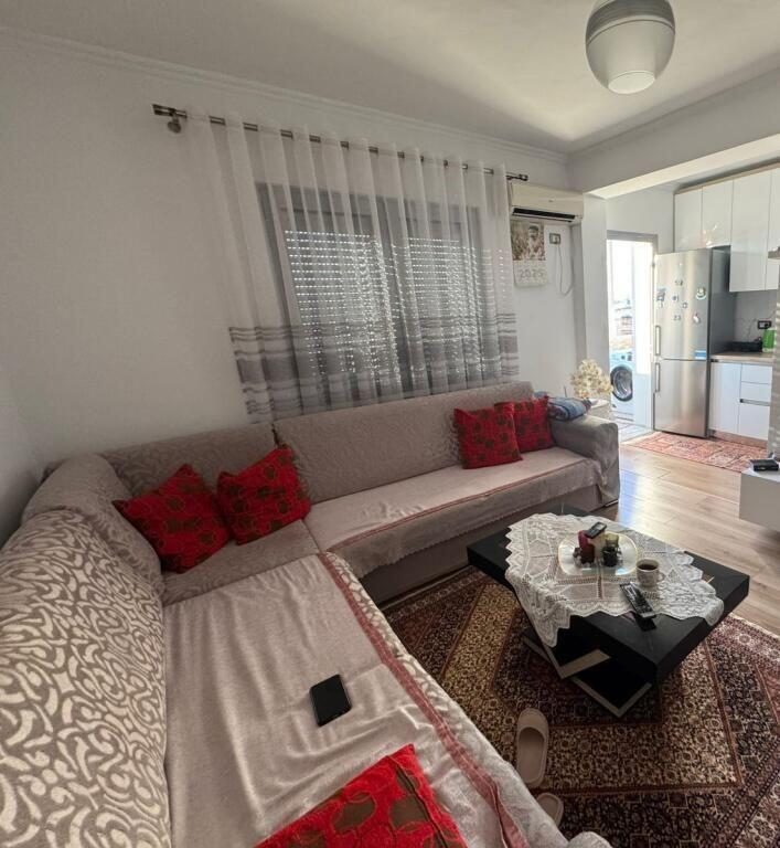 Apartament 2+1 në shitje në Kombinat,