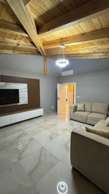 !!!SUPER SHTEPI ME QERA NE FARK!!!