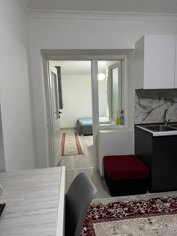 For rent Apartment 1+1, Dibra Street, at the united school 430 thousand lek