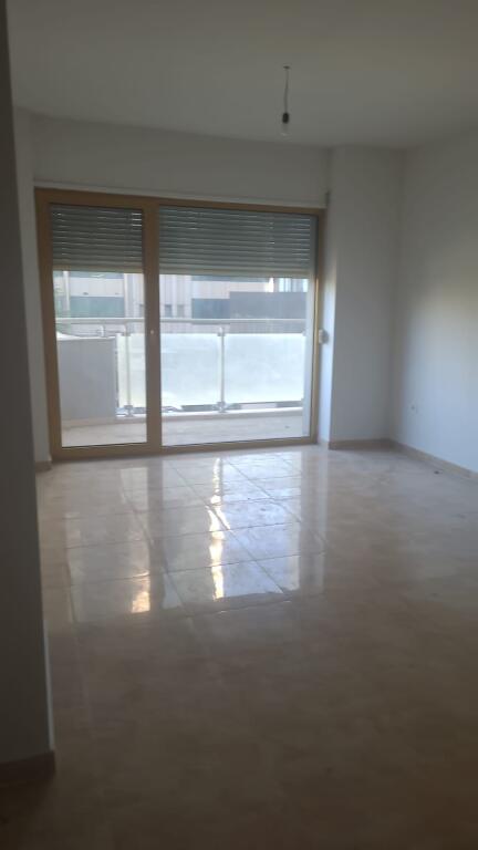 Jepet  me qera ambient  biznesi  3 +1+2  sky towers  