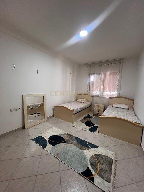 Jepet me qira apartament 2+1+2 prane Viles L, ne Astir