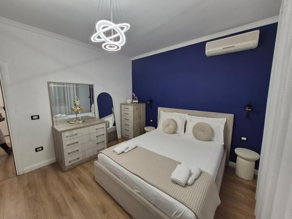 1+1, luxury furnished near Partizani high school, 500 euros, also for bnb