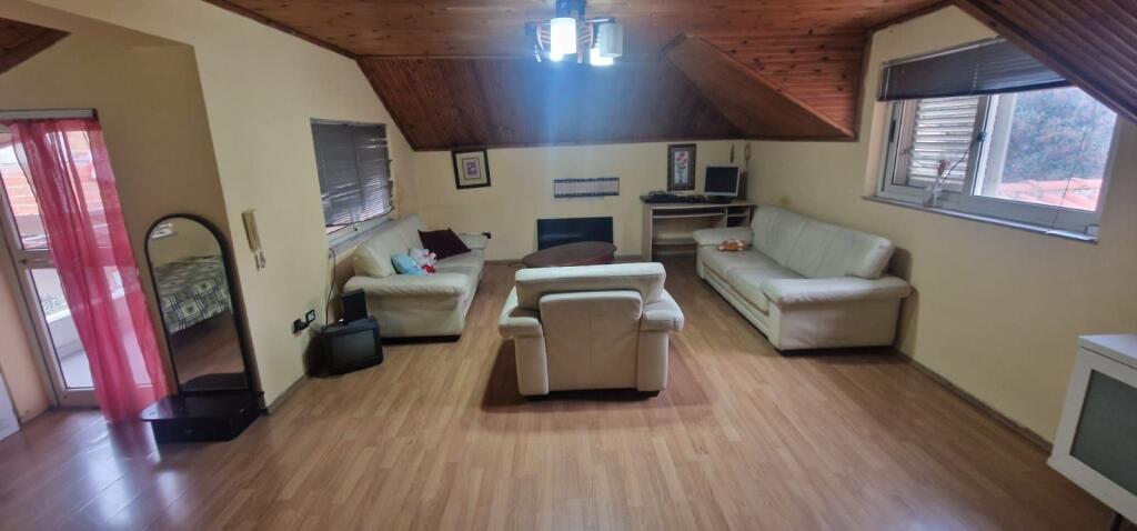 Jepet me qera vile 2-kateshe te Brryli