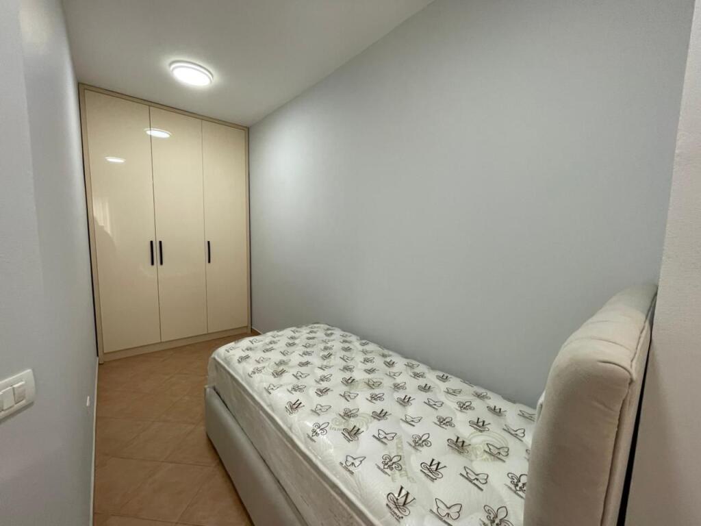Apartament modern 2+1 me qira te Rruga e Kavajes!