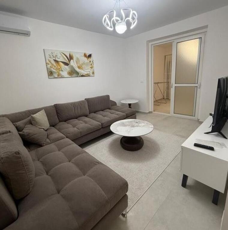 Japet me qera Apartament 2+1  tek Selvia