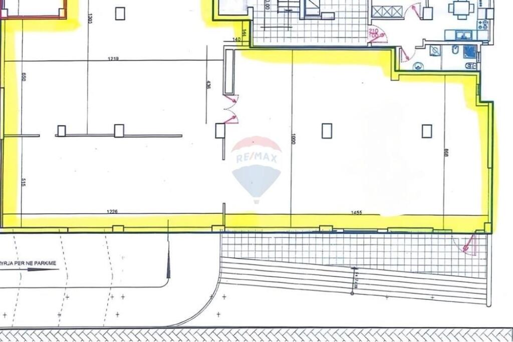 AMBIENT KOMERCIAL PER QIRA TEK TERMINALI!