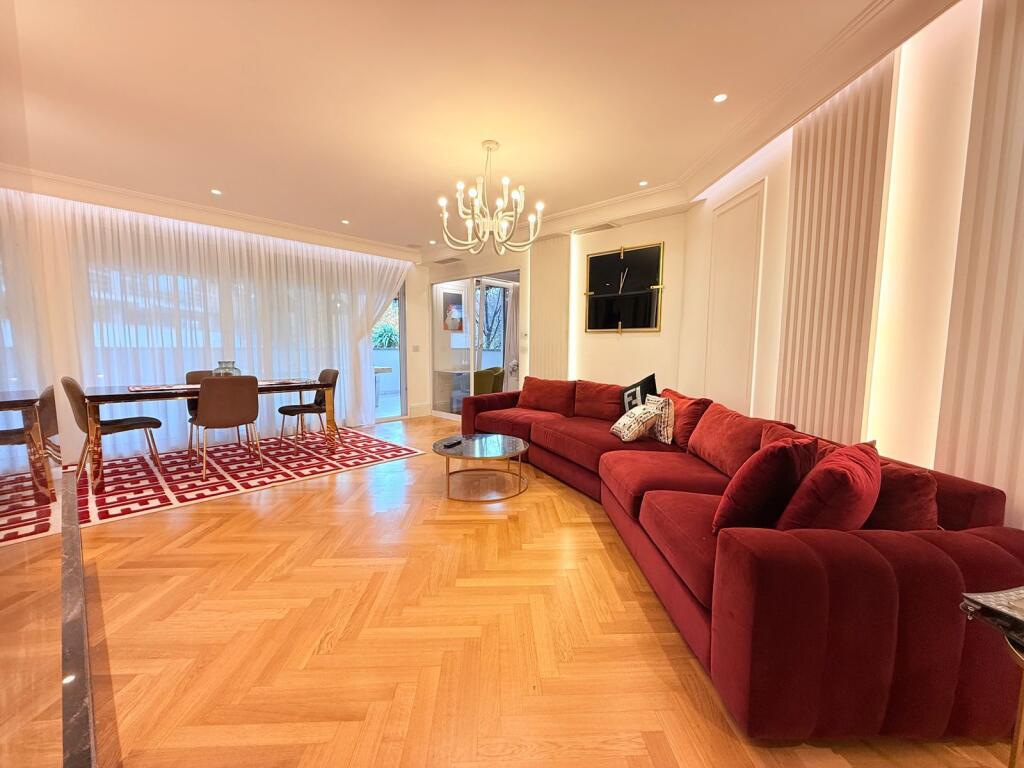 Shitet apartament modern me verandë  Pranë Kopshtit Botanik