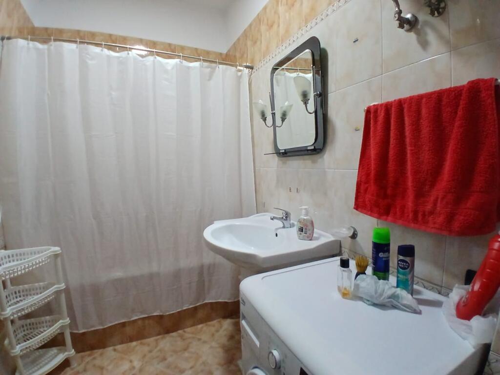 Jepet me qera 3+2 mobiluar mine peza 75000 lek e