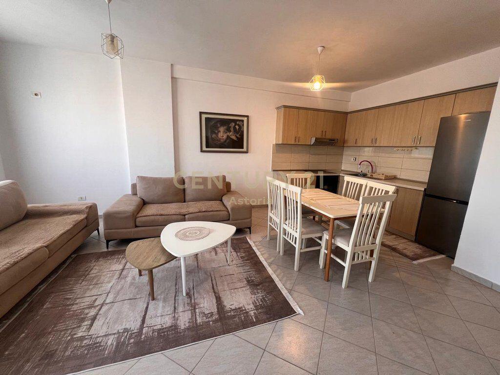 Jepet me qira apartament 2+1+2 prane Viles L, ne Astir