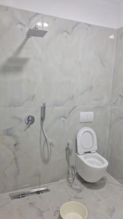 Jepet me qera shtepi 2+1 e mobiluar ne Ali Dem