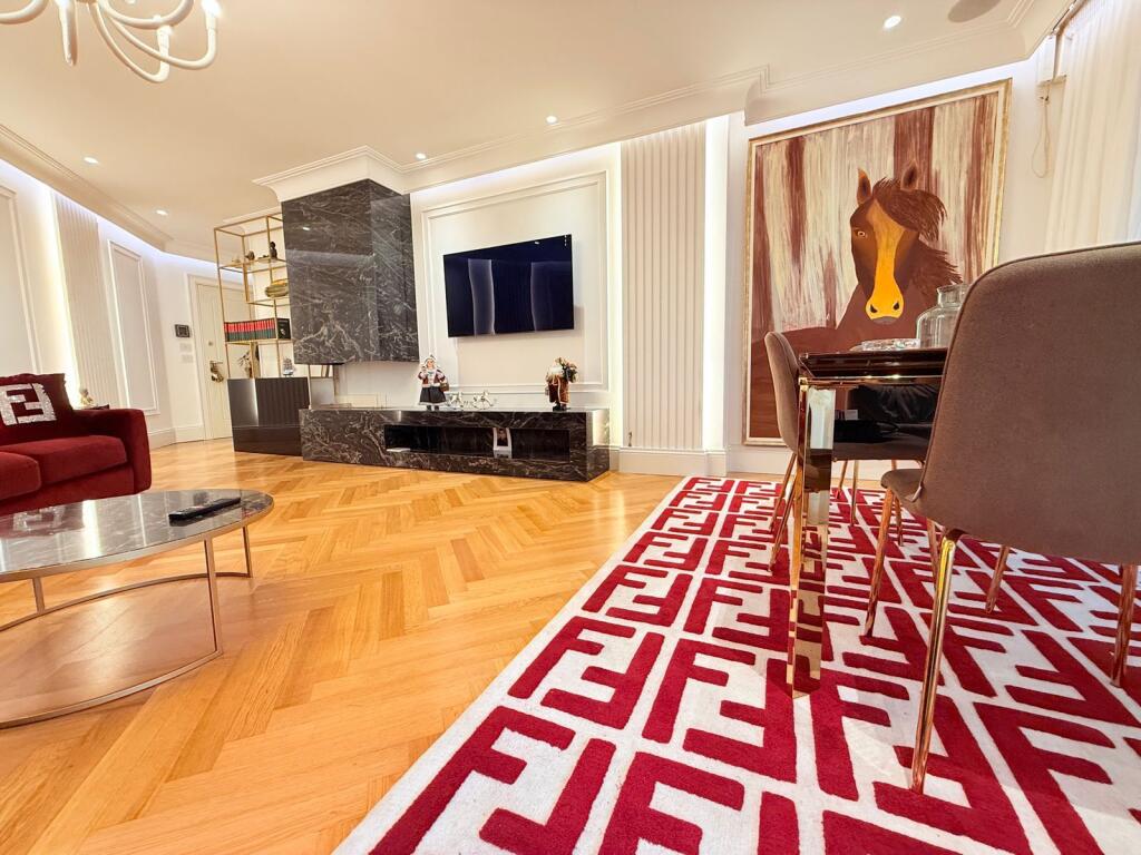 Shitet apartament modern me verandë  Pranë Kopshtit Botanik