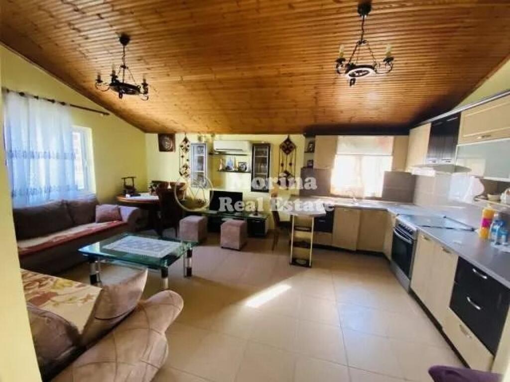Shitje | Vilë 8 + 1 | Rruga Iliria | 219000 €