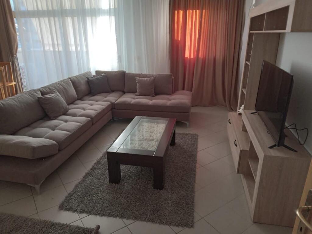 Apartament 2+1 me qira tek Komuna e Parisit!