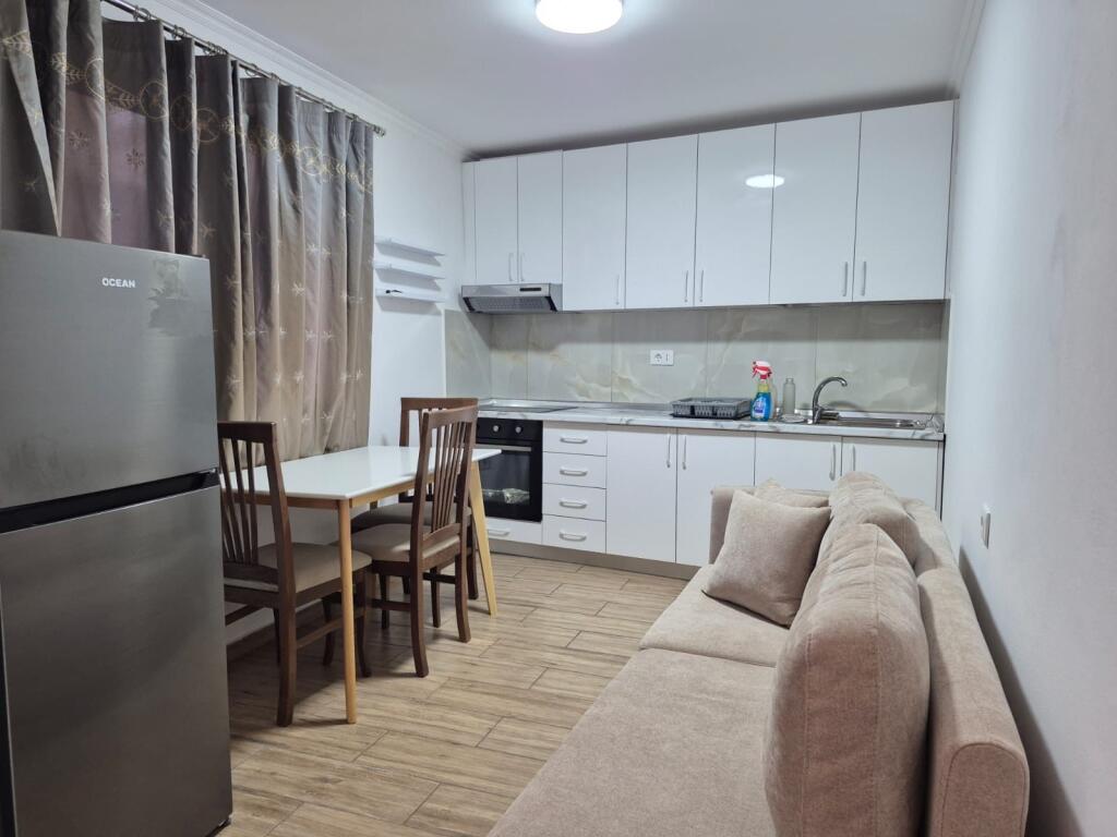 1+1,shpi private 1 kateshe,te barrikadat,500 mije leke